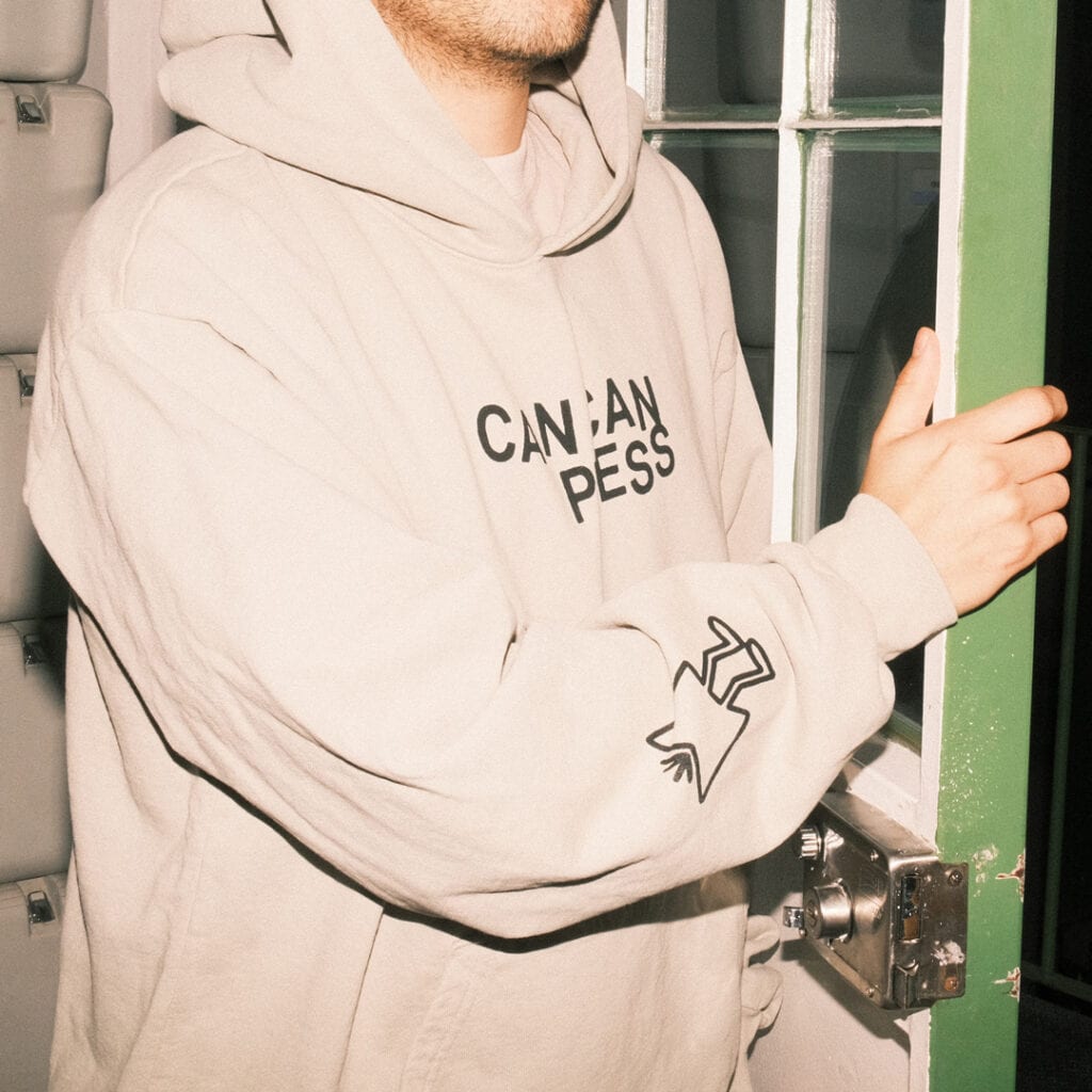 Can Can Press Hoodie 01